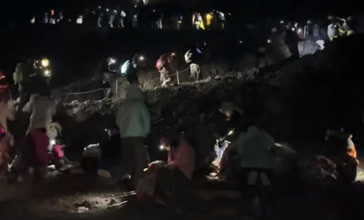 Турист отправился на Фудзи в 2 часа ночи и был шокирован тем, что увидел по дороге (видео)