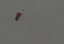 В Киеве запустили дрон с флагом РФ: российские пропагандисты в восторге (видео)