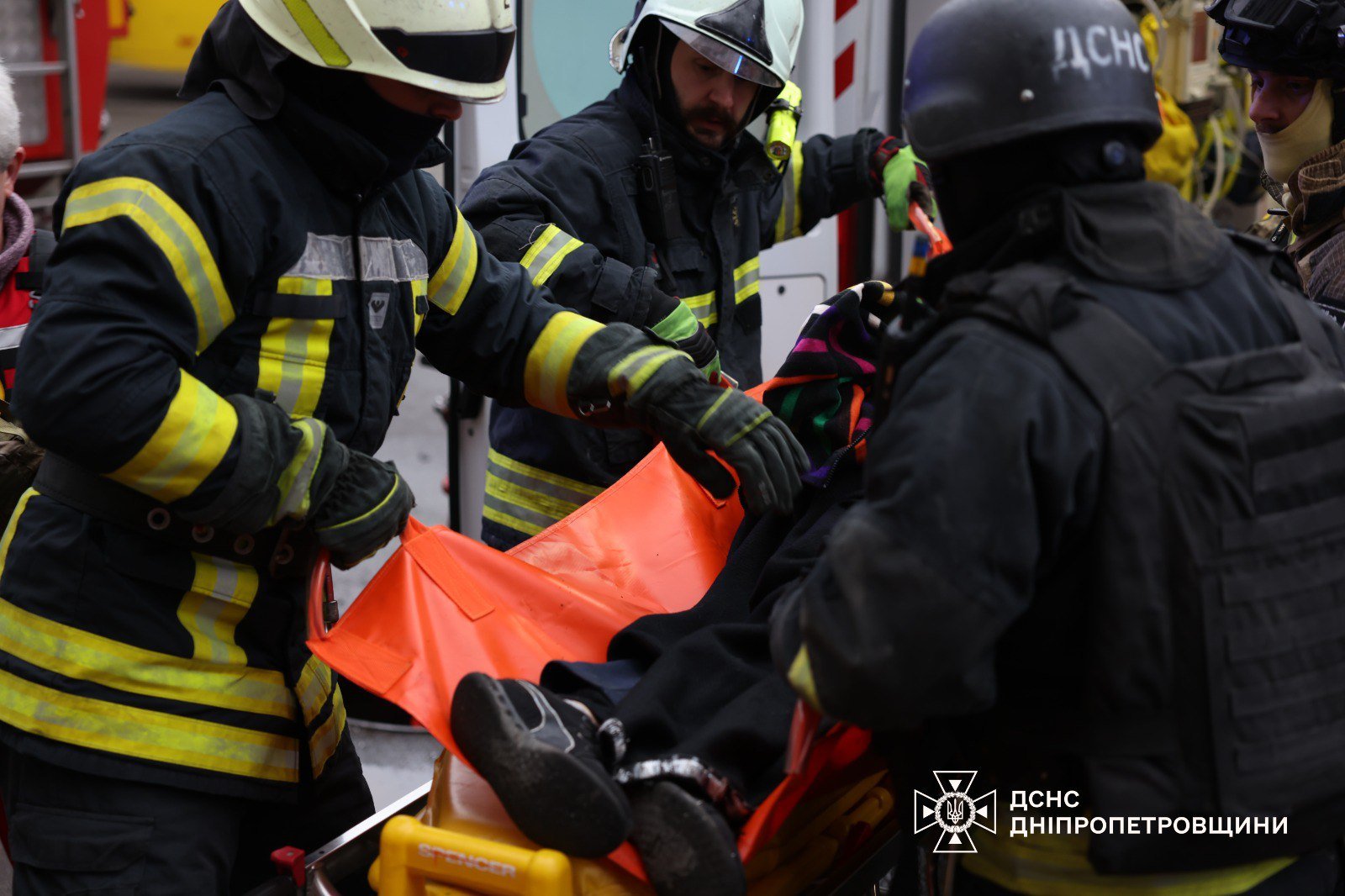 Удар по Днепру: в больницах десятки раненых, есть жертвы (фото)