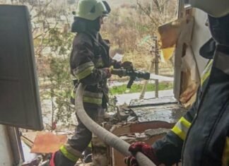 ГСЧС показала последствия взрыва газа в Одесской области: двое пострадавших, разрушены стены и пожар, — ФОТО