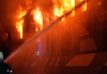 Огонь охватил судно: в Одесской области ракета попала в корабль, — ФОТО, ВИДЕО