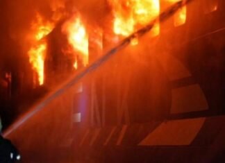 Огонь охватил судно: в Одесской области ракета попала в корабль, — ФОТО, ВИДЕО