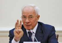 «Киев вбрасывает разные версии мирного плана»: сбежавший в РФ экс-премьер Азаров возмутился заявлениями Зеленского