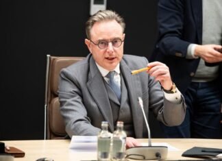 Прем’єр Бельгії Барт де Вевер вважає, що Росія не програє війну в Україні, а передачу заморожених активів Києву називає “крадіжкою”.