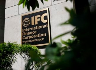 IFC придбає частки у двох українських страхових компаніях.