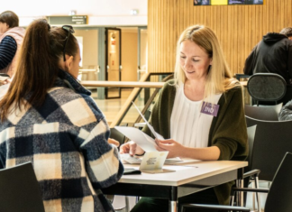 Украинцы массово выезжают в страны ЕС: Eurostat показал данные