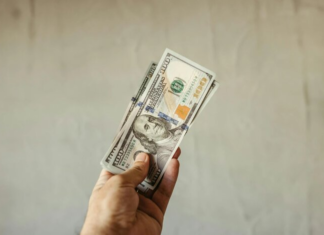 Курс валют на новогодние праздники: сколько заплатят украинцы за 100 долларов