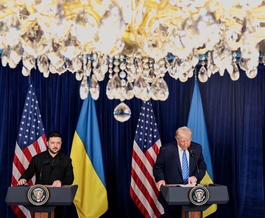 Президент США Дональд Трамп і президент України Володимир Зеленський зустрілися в Мар-а-Лаго на півдні Флориди, щоб обговорити війну.