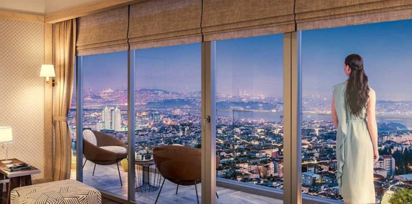 Пара нашла на кровати странную записку в съемном жилье: хозяин объясняет все «соседями»