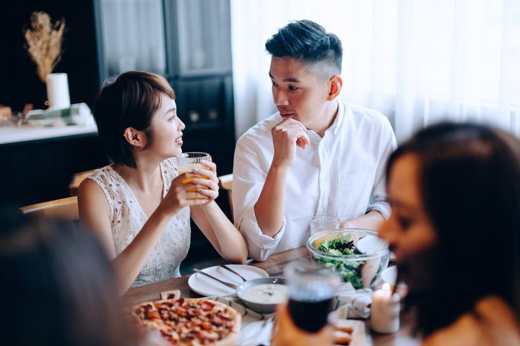 «Будто во сне»: мужчина женился через 4 часа после знакомства и потерял все сбережения