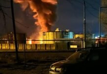 Дроны ударили по Энгельсу: местная нефтебаза в огне, — соцсети (видео)