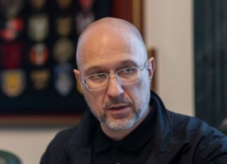 Шмыгаль показал строительство фортификаций в Запорожской области