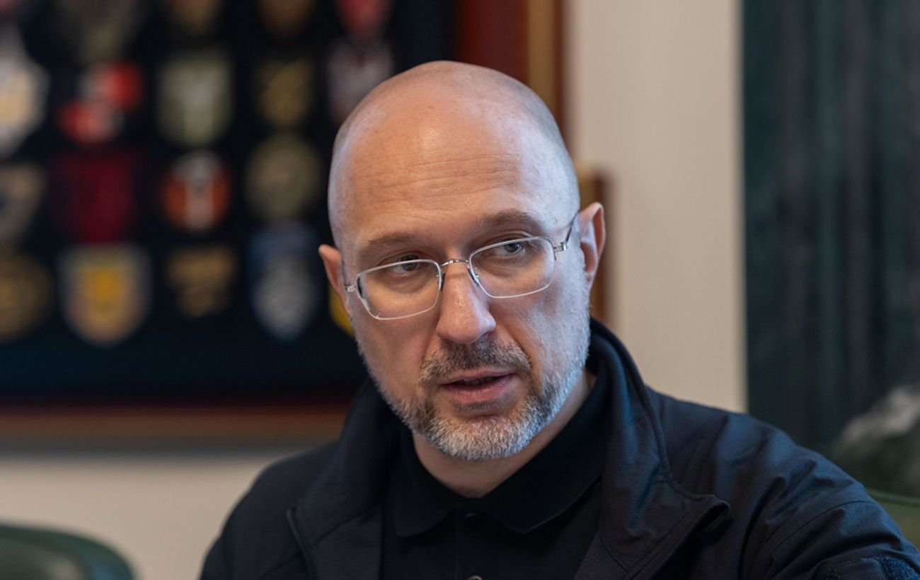 Шмыгаль показал строительство фортификаций в Запорожской области