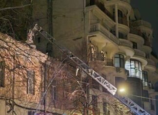 Взрывы в Одессе: поврежден жилой дом и социальные объекты, — ФОТО