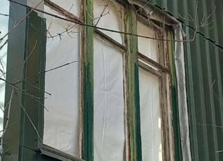 Последствия вечерней атаки на Одессу: повреждены дома и детсад