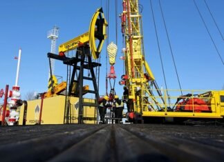 МЕА: Доходи Росії від експорту нафти впали до мінімуму з початку великої війни.