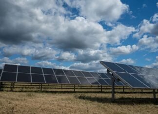 Новий великий інвестор на енергетичному ринку: Оператор мобільного зв’язку “Київстар” придбав за ₴347 млн СЕС на Житомирщині.