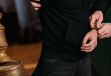 Правоохранители, обвиняемые в грабеже и вымогательстве, «вышли сухими из воды»: как суд в Одессе объяснил решение