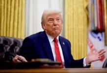 Трамп пока не уверен, будут ли США на переговорах в Париже