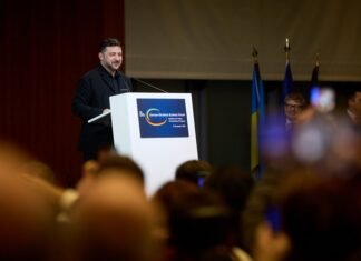 Зеленський у Берліні: Україна готова відмовитись від НАТО в обмін на гарантії безпеки.