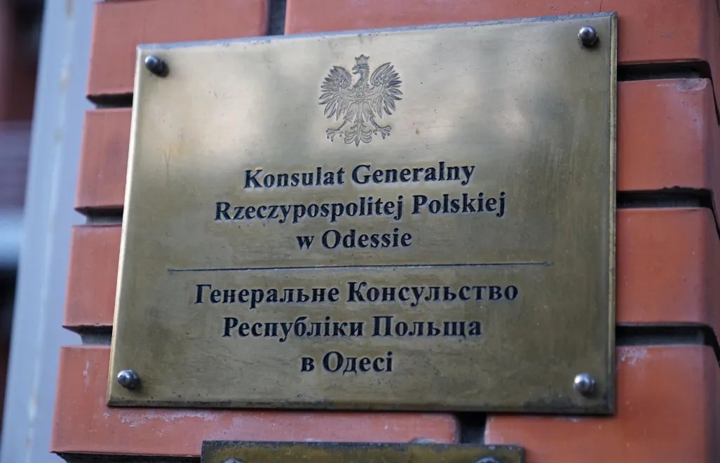Атака на Одессу : в результате взрыва пострадало генеральное консульство Польши