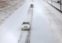 Объявлено чрезвычайное положение: в США бушует мощный зимний шторм, известно о первых жертвах непогоды (фото)