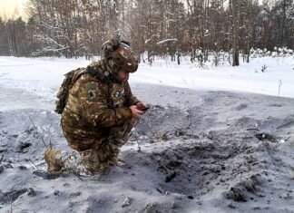 В Ровенской области «Шахеды» сбрасывали взрывчатку возле путей: в полиции показали фото