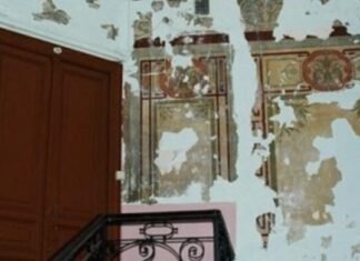 В Одессе во время ремонта оштукатурили 100-летнюю фреску в доме-памятнике