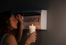 В Украине начались аварийные отключения света, воды и тепла: что происходит