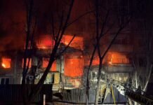 В Одессе из-за атаки «Шахедов» серьезные разрушения: повреждены дома, церковь и детский сад, бушуют пожары (фото)