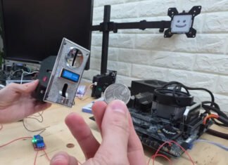 «Заплати Ведьмаку»: игровой компьютер включается только если опустить монету