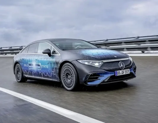 Прорыв в твердотельных батареях: новый электролит снижает цену без потери характеристик