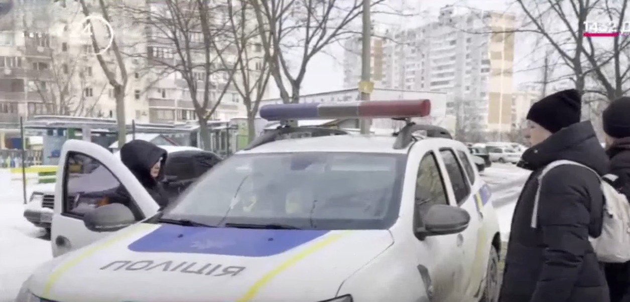 «Не знали, доживут ли до утра»: жители Троещины 5 дней замерзали без отопления и света (видео)