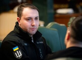 Зеленський переставляє свою адміністрацію, призначаючи нового керівника Офісу президента.