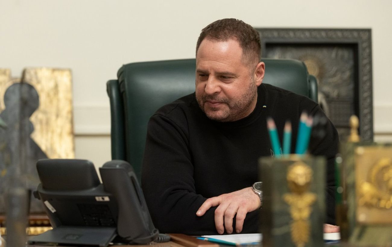 Ермак восстановил право на адвокатскую деятельность после ухода из ОП и обещаний уйти на фронт