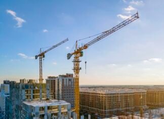 Інвестори повертаються на ринок нерухомості після спаду 2022 року.