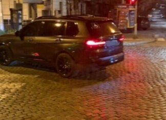 В центре Одессы автомобиль сбил двух женщин на пешеходном переходе: что известно