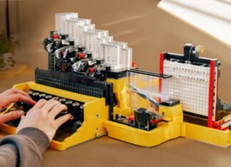 Ютубер собрал из Lego печатную машинку, которая работает