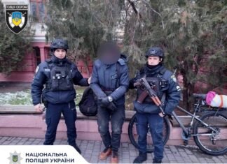 В Одессе поймали мужчину со срезанным кабелем и пистолетом