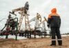 РФ вперше за півтора року скоротила видобуток нафти, через українські дрони, санкції та скорочення сировинного імпорту Китаєм.