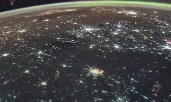 Российская атака на Киев попала на снимки МКС: зафиксирована работа ПВО по баллистике (видео)