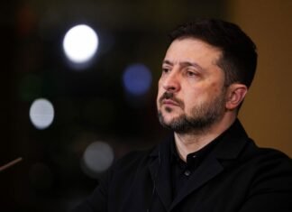 Надо искать диалог, но сдаваться никто не собирается: Зеленский о переговорах с РФ