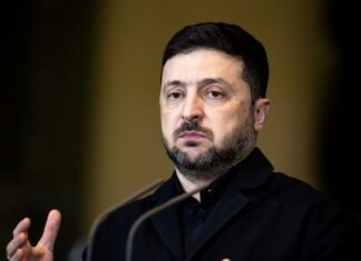 Зеленский ждет реакции США на нарушение Россией просьбы Трампа