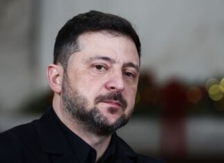 «Лишь называются властью»: Зеленский пригрозил выводами руководителям общин и областей