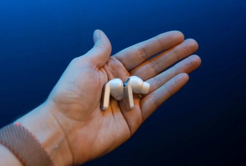 Новые Galaxy Buds 4 и Bud 4 Pro от Samsung: эволюция дизайна и улучшенное ANC