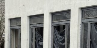 Удар дронами по Одесщине: в Измаиле выбило окна в здании ДПС