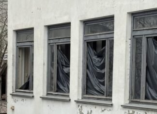 Удар дронами по Одесщине: в Измаиле выбило окна в здании ДПС