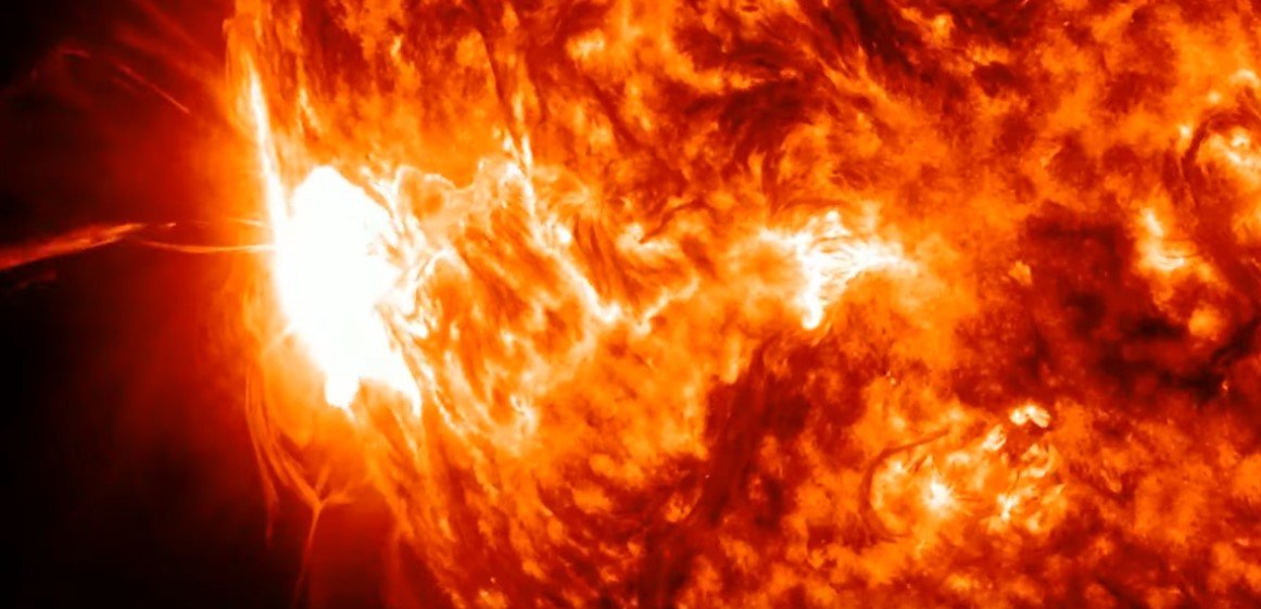 Вспышки на Солнце могут вызывать землетрясения: как это возможно