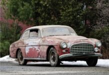 Заброшенные раритеты: коллекцию ржавых авто и мотоциклов продают за $2 миллиона (фото)