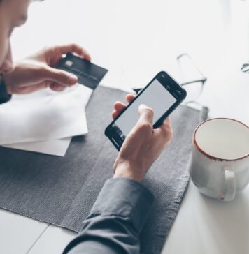 «Пришли к нам»: хакеры, которые взломали недавно «А-банк», пытаются атаковать еще один банк